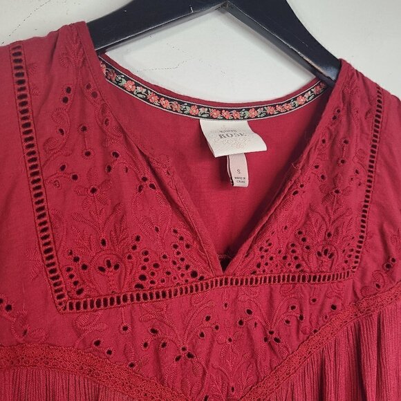Knox Rose Acid Wash Red Crochet Eyelet Lace V Neck Boho Top - Picture 2 of 9